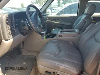 2005 Chevrolet Suburban LT z VIN 3GNEC16Z15G280353, wystawiony jako Copart lot #53974785 z przebiegiem 389 849 mil mil oraz Nie do naprawy. Historia ofert i sprzedaży dostępna na DreamBid. Obrazek 7.