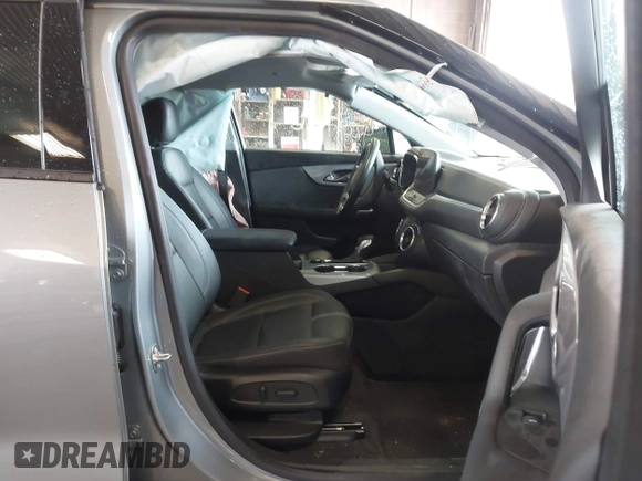 2024 Chevrolet Blazer LT z VIN 3GNKBJRS4RS128378, wystawiony jako IAAI lot #42247986 z przebiegiem 30 839 mil mil oraz . Historia ofert i sprzedaży dostępna na DreamBid. Obrazek 5.