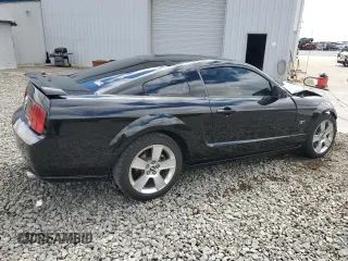 2006 Ford Mustang GT Deluxe z VIN 1ZVFT82H765214771, wystawiony jako Copart lot #56602605 z przebiegiem 125 315 mil mil oraz Szkoda całkowita • Salvage title. Historia ofert i sprzedaży dostępna na DreamBid. Obrazek 3.