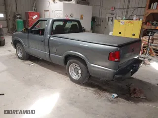 2002 GMC Sonoma SL with VIN 1GTCS145328187323, listed as a IAAI auction lot 41486479 with 85,993 mi miles. Bid and sale history available at carsss.com. Image 3.