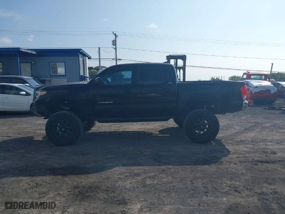 2016 Toyota Tacoma SR with VIN 3TMCZ5AN0GM023313, listed as a IAAI auction lot 41357990 with 103,335 mi miles. Bid and sale history available at carsss.com. Image 14.