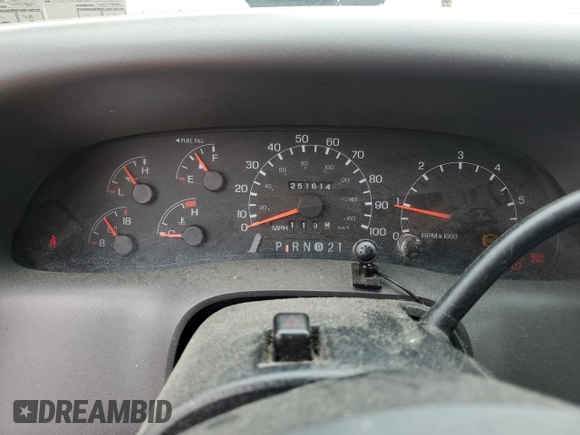 1999 Ford F-250 XL with VIN 1FTNX20L3XEA81807, listed as a Copart auction lot 58036385 with 251,614 mi miles and Salvage title. Bid and sale history available at DreamBid. Image 9.