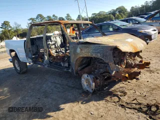 2004 GMC Sierra 2500HD z VIN 1GTHK23144F141847, wystawiony jako Copart lot #81376684 z przebiegiem Nie podano mil oraz Szkoda całkowita • Salvage title. Historia ofert i sprzedaży dostępna na DreamBid. Obrazek 4.