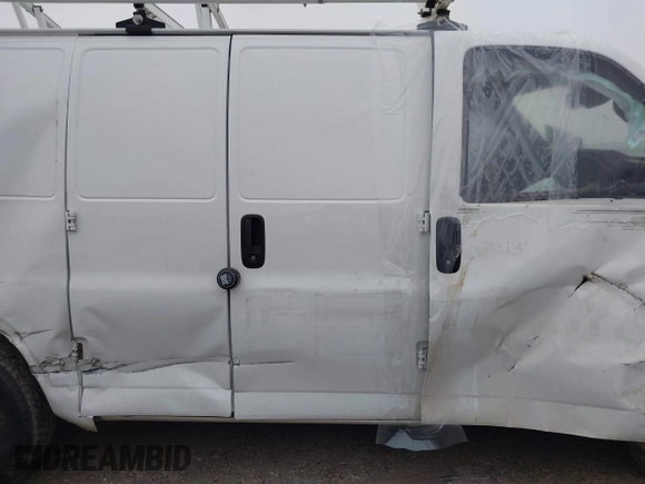 2023 Chevrolet Express Cargo z VIN 1GCWGAFP0P1104007, wystawiony jako IAAI lot #41433813 z przebiegiem 80 352 mil mil oraz . Historia ofert i sprzedaży dostępna na DreamBid. Obrazek 13.