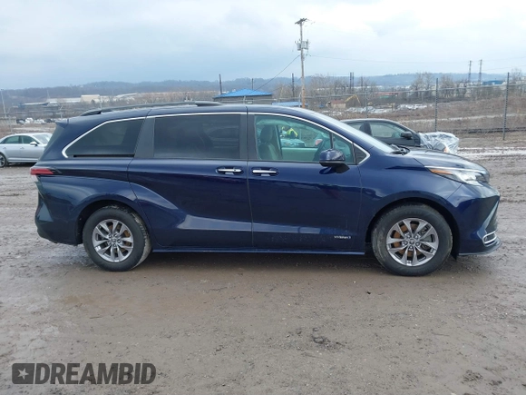 2021 Toyota Sienna XLE with VIN 5TDJSKFC0MS015340, listed as a IAAI auction lot 41683182 with 47,047 mi miles. Bid and sale history available at carsss.com. Image 13.