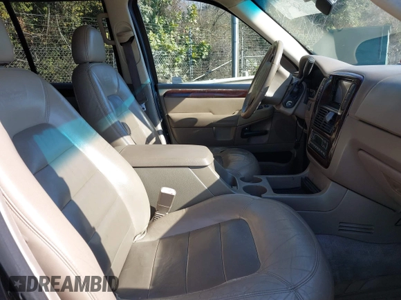 2003 Ford Explorer z VIN 1FMZU85W33ZB13900, wystawiony jako IAAI lot #41479457 z przebiegiem 291 965 mil mil oraz . Historia ofert i sprzedaży dostępna na DreamBid. Obrazek 5.