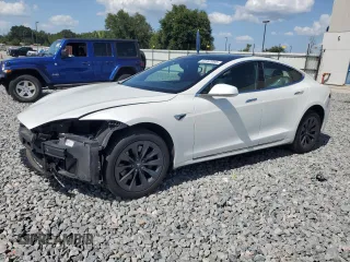 2018 Tesla Model S 75D with VIN 5YJSA1E26JF292682, listed as a Copart auction lot 62767065 with 101,433 mi miles and Salvage title. Bid and sale history available at DreamBid. Image 1.