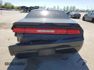 2010 Dodge Challenger R/T Classic z VIN 2B3CJ5DTXAH135299, wystawiony jako Copart lot #51900125 z przebiegiem 184 783 mil mil oraz Szkoda całkowita • Salvage title. Historia ofert i sprzedaży dostępna na DreamBid. Obrazek 6.