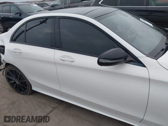 2017 Mercedes-Benz C 300 с VIN 55SWF4JB6HU183934, выставлен на аукционе IAAI как лот 42093303 с пробегом 120 000 миль миль и . История ставок и продаж доступна на DreamBid. Изображение 13.