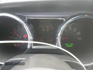 2005 Ford Mustang Deluxe z VIN 1ZVFT84N355220696, wystawiony jako Copart lot #43260575 z przebiegiem 158 180 mil mil oraz Nie do naprawy • Non repairable. Historia ofert i sprzedaży dostępna na DreamBid. Obrazek 9.
