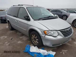 2006 Chrysler Town & Country Touring z VIN 2A4GP54L56R622100, wystawiony jako IAAI lot #41592013 z przebiegiem 281 267 mil mil oraz . Historia ofert i sprzedaży dostępna na DreamBid. Obrazek 1.