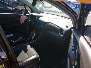 2021 Chevrolet Trax LT with VIN KL7CJPSM1MB360646, listed as a IAAI auction lot 41629430 with 84,854 mi miles. Bid and sale history available at carsss.com. Image 5.