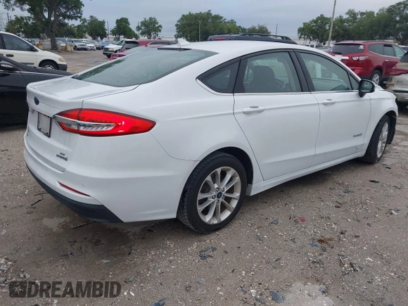 2019 Ford Fusion SE with VIN 3FA6P0LU4KR204801, listed as a IAAI auction lot 41977106 with 101,675 mi miles. Bid and sale history available at carsss.com. Image 4.