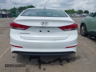 2017 Hyundai Elantra SE z VIN 5NPD84LF5HH132588, wystawiony jako IAAI lot #42380298 z przebiegiem 35 495 mil mil oraz . Historia ofert i sprzedaży dostępna na DreamBid. Obrazek 16.