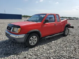 1998 Nissan Frontier XE z VIN 1N6DD26S8WC368957, wystawiony jako Copart lot #56512965 z przebiegiem 112 819 mil mil oraz Szkody całkowita. Historia ofert i sprzedaży dostępna na DreamBid. Obrazek 1.