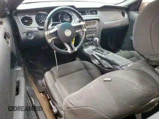 2013 Ford Mustang V6 z VIN 1ZVBP8AM1D5279002, wystawiony jako Copart lot #57902395 z przebiegiem 172 324 mil mil oraz Szkoda całkowita • Salvage title. Historia ofert i sprzedaży dostępna na DreamBid. Obrazek 8.