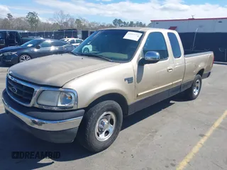 2000 Ford F-150 XL z VIN 1FTRX17L8YNB02069, wystawiony jako IAAI lot #41813272 z przebiegiem 279 042 mil mil oraz . Historia ofert i sprzedaży dostępna na DreamBid. Obrazek 2.