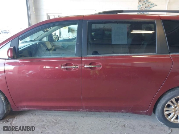 2015 Toyota Sienna XLE with VIN 5TDYK3DC1FS636211, listed as a IAAI auction lot 41710294 with 115,173 mi miles. Bid and sale history available at carsss.com. Image 14.