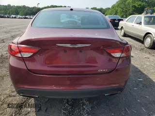 2015 Chrysler 200 S z VIN 1C3CCCBB2FN746132, wystawiony jako Copart lot #59660915 z przebiegiem 142 663 mil mil oraz Szkoda całkowita • Salvage title. Historia ofert i sprzedaży dostępna na DreamBid. Obrazek 6.