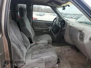 1998 GMC Sonoma SLS with VIN 1GTCS19X0W8508394, listed as a Copart auction lot 41773775 with 156,773 mi miles and Salvage Title. Bid and sale history available at carsss.com. Image 10.