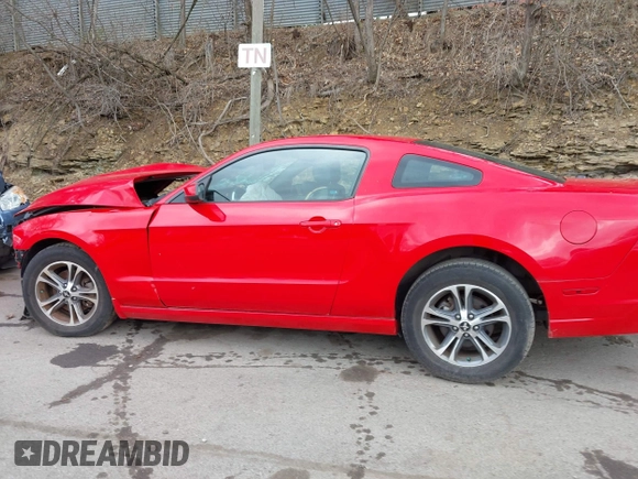 2014 Ford Mustang V6 z VIN 1ZVBP8AM3E5271971, wystawiony jako IAAI lot #42145670 z przebiegiem 77 466 mil mil oraz . Historia ofert i sprzedaży dostępna na DreamBid. Obrazek 15.