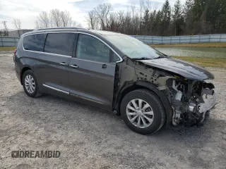 2018 Chrysler Pacifica Touring L z VIN 2C4RC1BG9JR143020, wystawiony jako Copart lot #49323205 z przebiegiem 126 389 mil mil oraz Szkody całkowita. Historia ofert i sprzedaży dostępna na DreamBid. Obrazek 4.