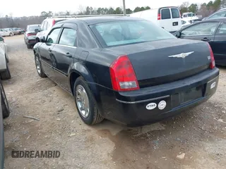 2005 Chrysler 300 with VIN 2C3AA53G85H663170, listed as a IAAI auction lot 41541330 with 198,041 mi miles. Bid and sale history available at carsss.com. Image 3.