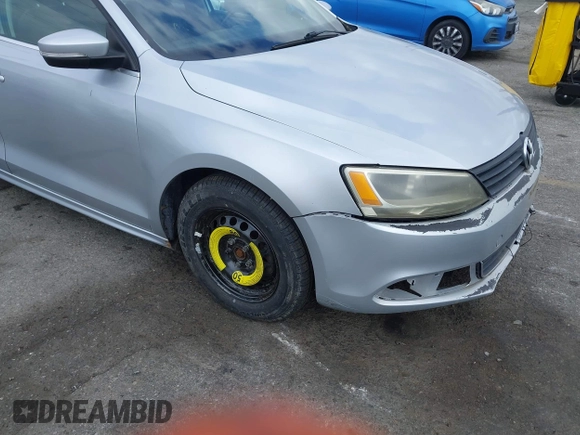 2013 Volkswagen Jetta Sedan SE with VIN 3VWDP7AJ5DM292211, listed as a IAAI auction lot 42129945 with 103,705 mi miles. Bid and sale history available at carsss.com. Image 13.