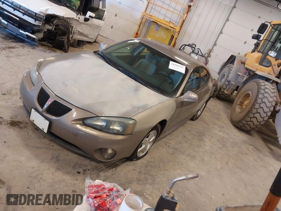 2007 Pontiac Grand Prix with VIN 2G2WP552671116867, listed as a IAAI auction lot 41988243 with 167,173 mi miles. Bid and sale history available at carsss.com. Image 2.