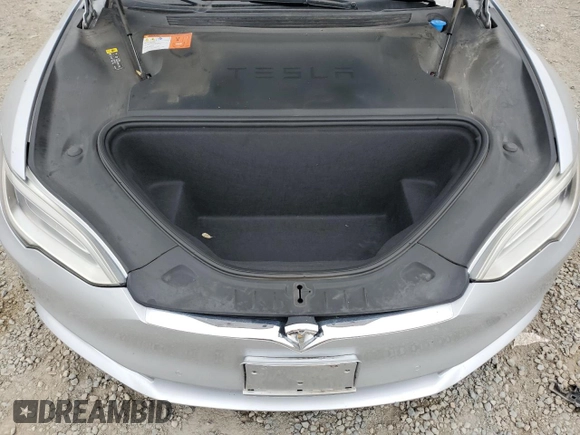 2018 Tesla Model S 75D z VIN 5YJSA1E25JF282919, wystawiony jako Copart lot #60255745 z przebiegiem 94 066 mil mil oraz Szkoda całkowita • Salvage title. Historia ofert i sprzedaży dostępna na DreamBid. Obrazek 12.