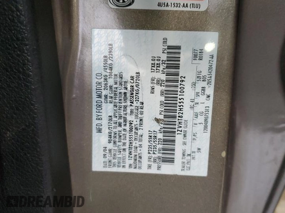 2005 Ford Mustang GT Deluxe z VIN 1ZVHT82H555100792, wystawiony jako Copart lot #57918045 z przebiegiem 130 677 mil mil oraz Czysty tytuł • Clean title. Historia ofert i sprzedaży dostępna na DreamBid. Obrazek 12.