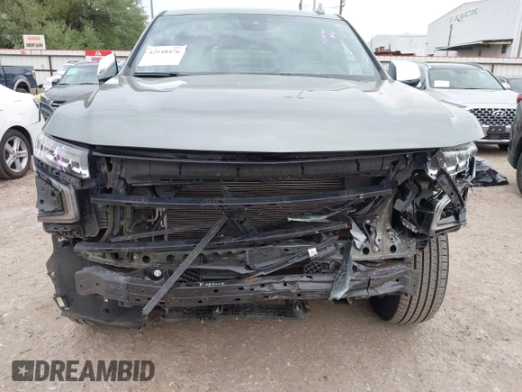 2023 Chevrolet Suburban Premier z VIN 1GNSCFKD8PR362870, wystawiony jako IAAI lot #42148476 z przebiegiem 54 983 mil mil oraz . Historia ofert i sprzedaży dostępna na DreamBid. Obrazek 13.