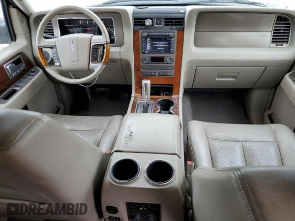 2013 Lincoln Navigator z VIN 5LMJJ2H54DEL06648, wystawiony jako Copart lot #47975275 z przebiegiem 189 591 mil mil oraz Szkoda całkowita • Salvage title. Historia ofert i sprzedaży dostępna na DreamBid. Obrazek 8.