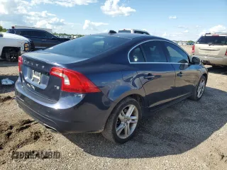 2014 Volvo S60 T5 z VIN YV1612FS5E1296303, wystawiony jako Copart lot #56480725 z przebiegiem 52 318 mil mil oraz Szkody całkowita. Historia ofert i sprzedaży dostępna na DreamBid. Obrazek 3.