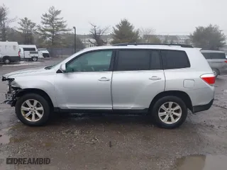 2013 Toyota Highlander with VIN 5TDBK3EH6DS230910, listed as a IAAI auction lot 41572826 with 171,081 mi miles. Bid and sale history available at carsss.com. Image 14.