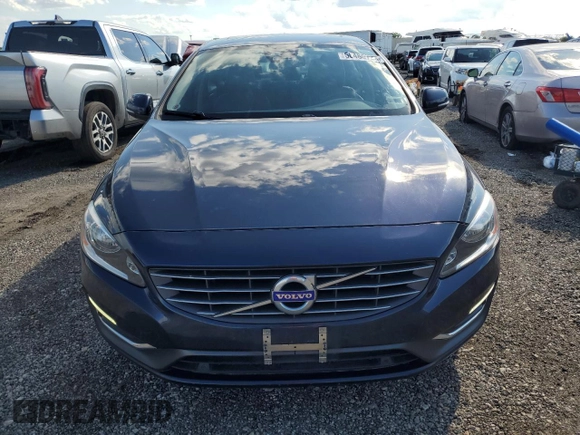 2014 Volvo S60 T5 z VIN YV1612FS5E1296303, wystawiony jako Copart lot #56480725 z przebiegiem 52 318 mil mil oraz Szkody całkowita. Historia ofert i sprzedaży dostępna na DreamBid. Obrazek 5.
