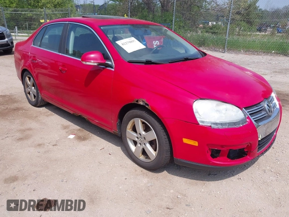 2008 Volkswagen Jetta SE z VIN 3VWRM71KX8M054187, wystawiony jako IAAI lot #42279897 z przebiegiem 179 228 mil mil oraz . Historia ofert i sprzedaży dostępna na DreamBid. Obrazek 1.