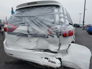 2017 Toyota Sienna L z VIN 5TDZZ3DC2HS800102, wystawiony jako IAAI lot #42151872 z przebiegiem 182 675 mil mil oraz . Historia ofert i sprzedaży dostępna na DreamBid. Obrazek 6.