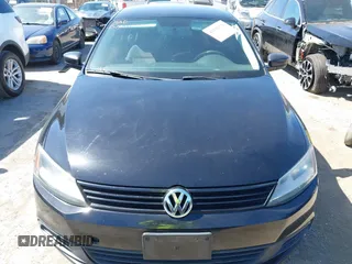 2014 Volkswagen Jetta S z VIN 3VW2K7AJ9EM207135, wystawiony jako IAAI lot #42316176 z przebiegiem 237 752 mil mil oraz . Historia ofert i sprzedaży dostępna na DreamBid. Obrazek 6.
