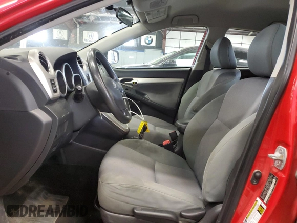 2010 Toyota Matrix S z VIN 2T1LE4EE0AC014823, wystawiony jako Copart lot #57038765 z przebiegiem 154 631 mil mil oraz Czysty tytuł • Clean title. Historia ofert i sprzedaży dostępna na DreamBid. Obrazek 7.