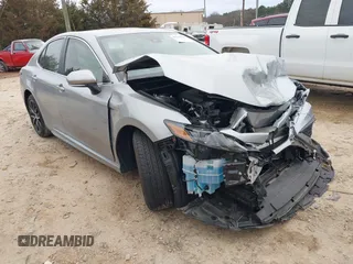2024 Toyota Camry SE z VIN 4T1G11AK2RU211798, wystawiony jako IAAI lot #41613966 z przebiegiem 32 689 mil mil oraz . Historia ofert i sprzedaży dostępna na DreamBid. Obrazek 1.