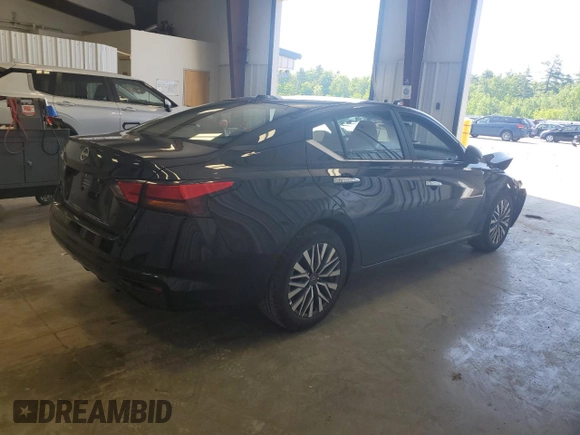 2025 Nissan Altima SV z VIN 1N4BL4DV6SN381202, wystawiony jako Copart lot #59273895 z przebiegiem 3 383 mil mil oraz Czysty tytuł • Clean title. Historia ofert i sprzedaży dostępna na DreamBid. Obrazek 3.