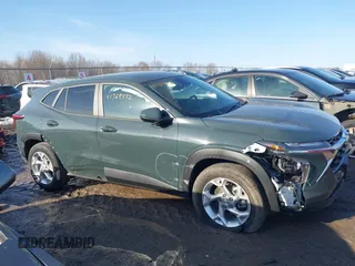 2025 Chevrolet Trax LS with VIN KL77LFEP9SC181886, listed as a IAAI auction lot 41769552 with 181 mi miles and . Bid and sale history available at DreamBid. Image 13.