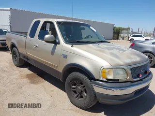 1999 Ford F-150 XL z VIN 1FTRX17L7XNB93799, wystawiony jako IAAI lot #42235164 z przebiegiem 299 846 mil mil oraz . Historia ofert i sprzedaży dostępna na DreamBid. Obrazek 1.