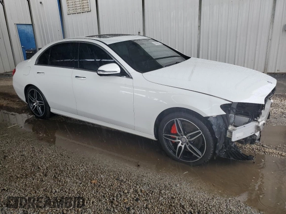 2017 Mercedes-Benz E 300 Luxury with VIN WDDZF4JBXHA108666, listed as a Copart auction lot 60083615 with 84,705 mi miles and Salvage title. Bid and sale history available at DreamBid. Image 4.