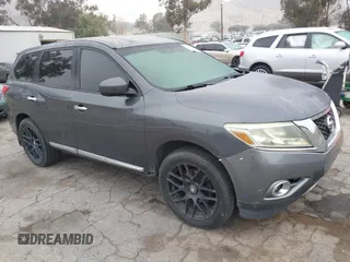 2013 Nissan Pathfinder SV with VIN 5N1AR2MN7DC638676, listed as a IAAI auction lot 41483593 with 190,358 mi miles. Bid and sale history available at carsss.com. Image 1.