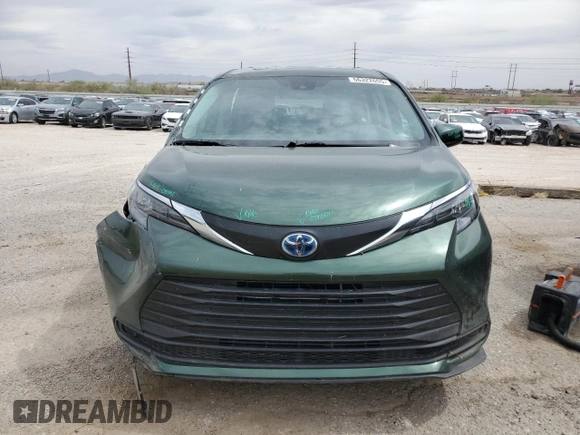 2024 Toyota Sienna LE z VIN 5TDBRKEC7RS187146, wystawiony jako Copart lot #56322655 z przebiegiem 21 611 mil mil oraz Szkoda całkowita • Salvage title. Historia ofert i sprzedaży dostępna na DreamBid. Obrazek 5.