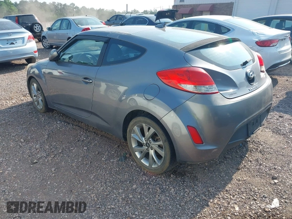 2016 Hyundai Veloster z VIN KMHTC6AD8GU277003, wystawiony jako IAAI lot #42375395 z przebiegiem 166 583 mil mil oraz . Historia ofert i sprzedaży dostępna na DreamBid. Obrazek 3.
