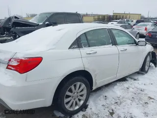 2013 Chrysler 200 Limited with VIN 1C3CCBCG4DN526024, listed as a IAAI auction lot 41402080 with 57,282 mi miles. Bid and sale history available at carsss.com. Image 4.