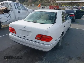1997 Mercedes-Benz E-Class with VIN WDBJF55F8VJ031834, listed as a IAAI auction lot 41901306 with 1 mi miles. Bid and sale history available at carsss.com. Image 4.
